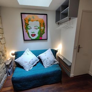 Lovers' Tiny House Inside Montmartre